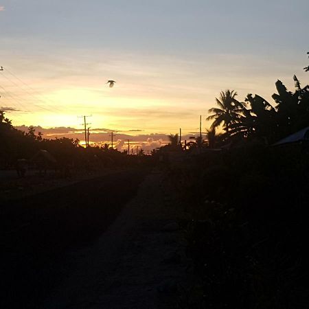 Tailua Beach Fales Manase エクステリア 写真