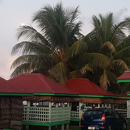 Tailua Beach Fales Manase エクステリア 写真