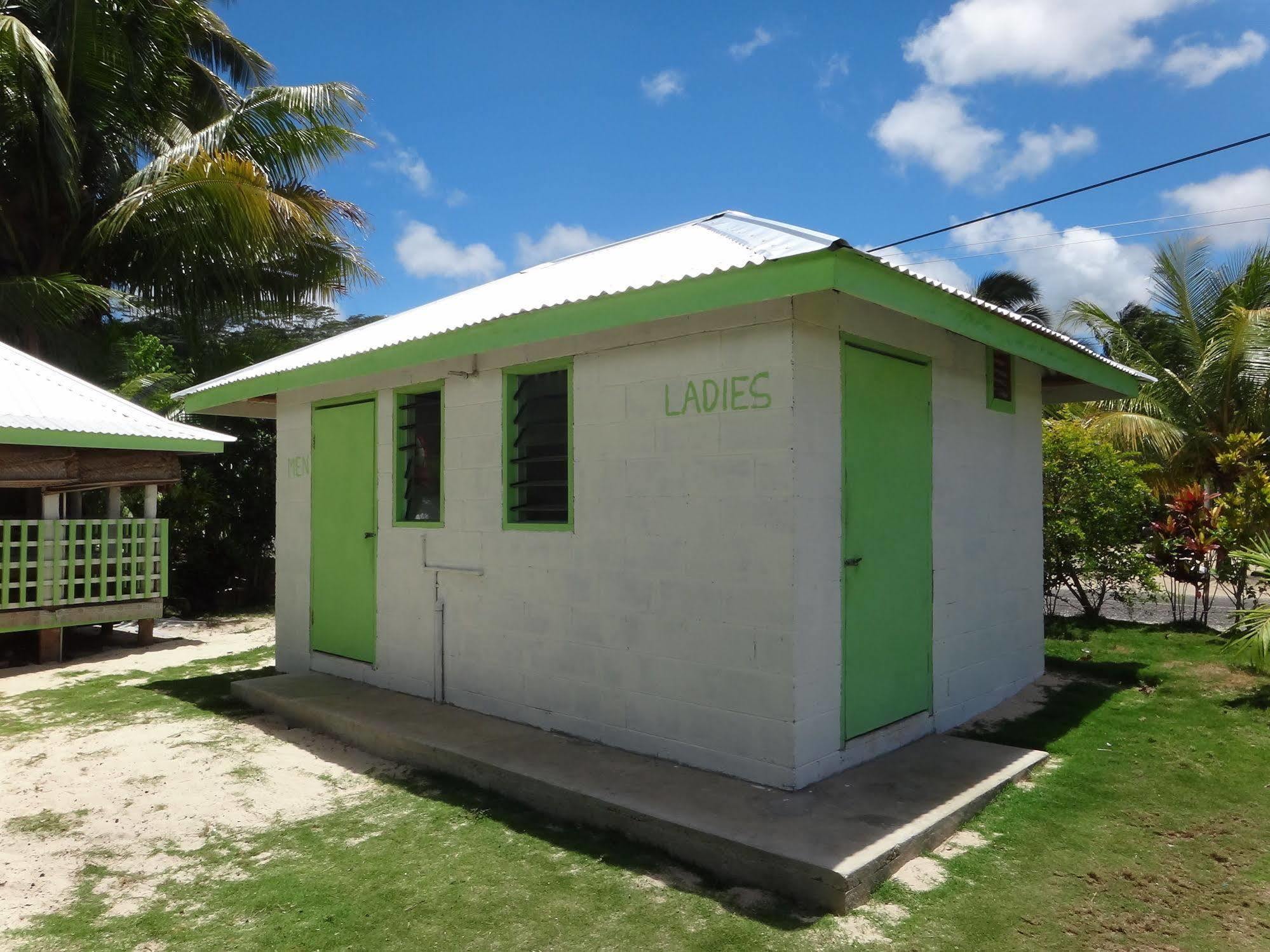 Tailua Beach Fales Manase エクステリア 写真