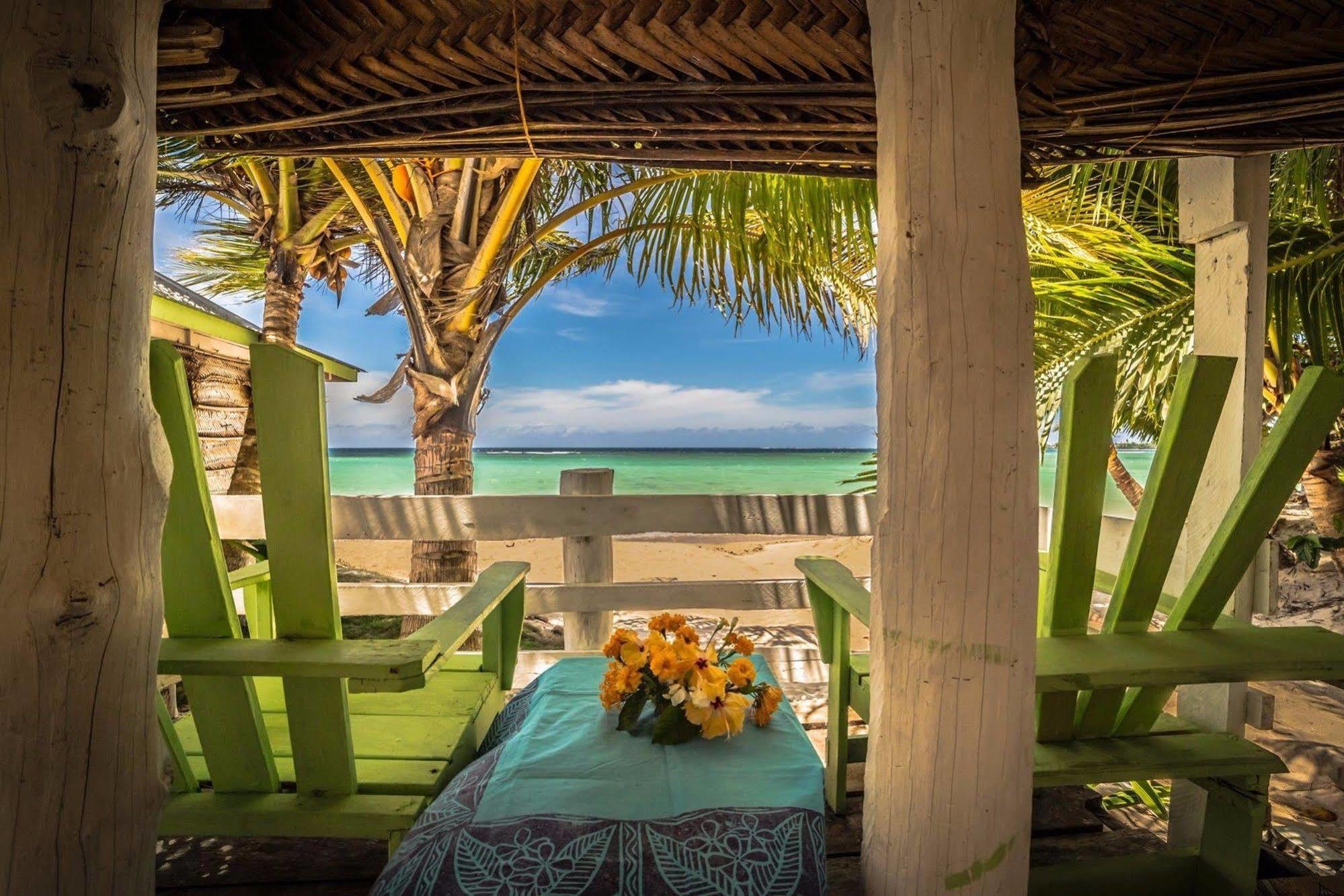Tailua Beach Fales Manase エクステリア 写真