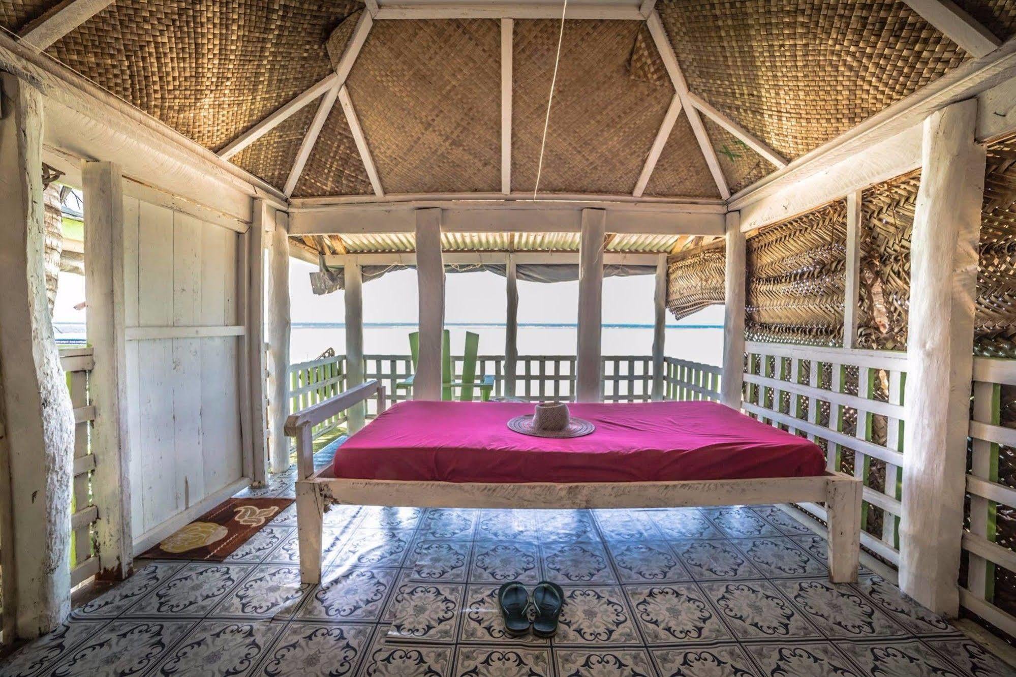 Tailua Beach Fales Manase エクステリア 写真
