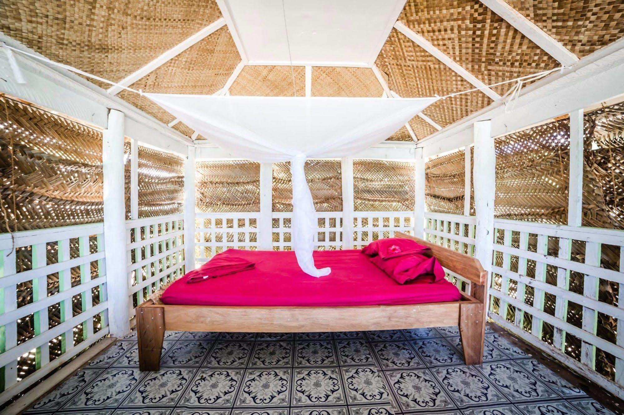 Tailua Beach Fales Manase エクステリア 写真