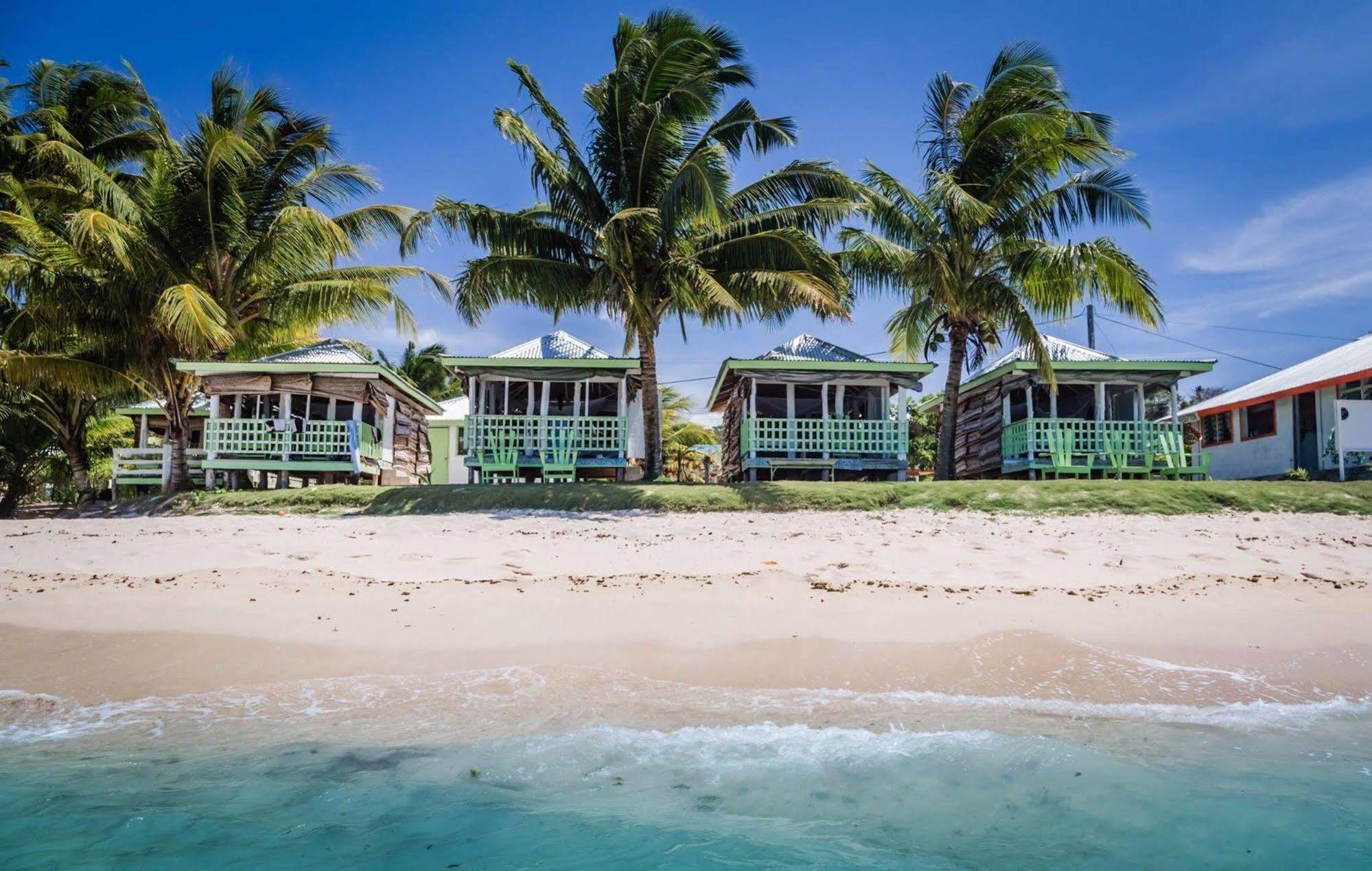 Tailua Beach Fales Manase エクステリア 写真