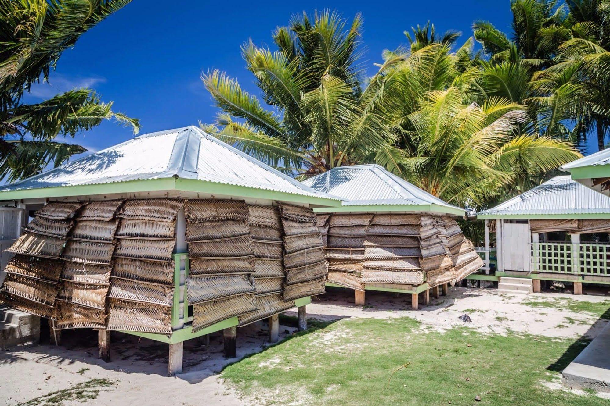 Tailua Beach Fales Manase エクステリア 写真